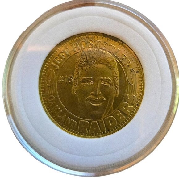 Jeff Hostetler #15 Oakland Raiders 1996 Pinnacle QB Club Vintage NFL Coin - Picture 1 of 4